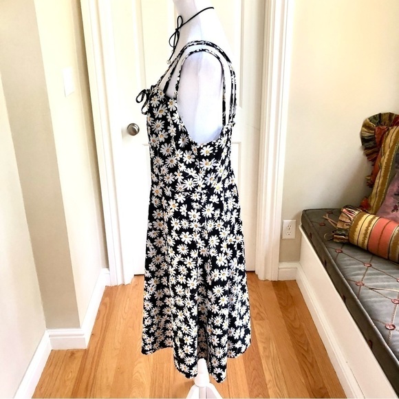 x Floral Dress Black White Yellow Daisies with Front Bow (M/L see meas) - Picture 2 of 6